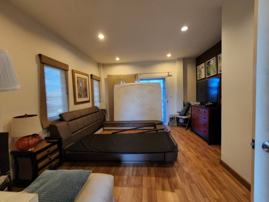 ขายบ้านเดี่ยว 2 ชั้น 126 ตรว. 3ห้องนอน 3 ห้องน้ำ ในหมู่บ้านทัสคาน่า พระยาสุเรนส์ คู้บอน ตกแต่งสวย  