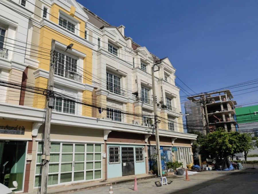 ให้เช่าโฮมออฟฟิศ 4 ชั้น โครงการพลัสพาร์ค อเวนิว ลาซาล-ศรีนครินทร์ ตกแต่งใหม่ สิ่งแวดล้อมดี ใกล้ BTSแบริ่ง และMRTศรีลาซาล