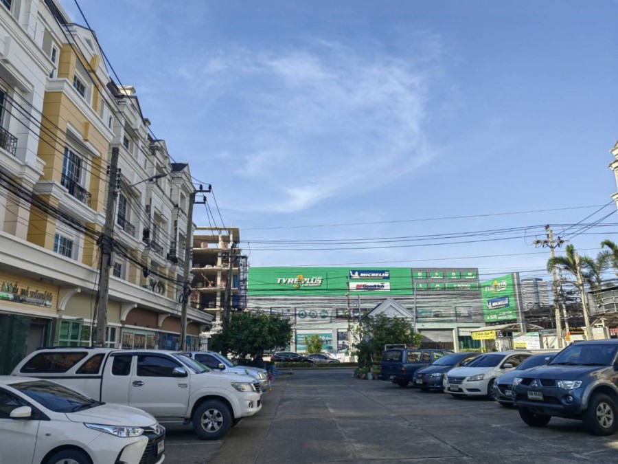 ให้เช่าโฮมออฟฟิศ 4 ชั้น โครงการพลัสพาร์ค อเวนิว ลาซาล-ศรีนครินทร์ ตกแต่งใหม่ สิ่งแวดล้อมดี ใกล้ BTSแบริ่ง และMRTศรีลาซาล