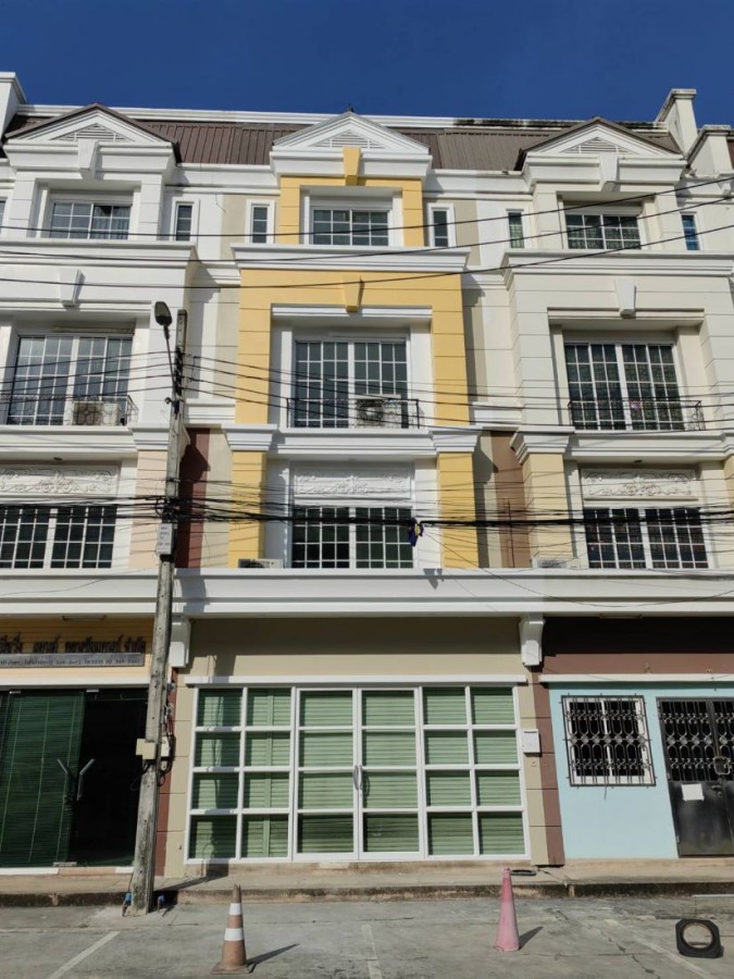 ให้เช่าโฮมออฟฟิศ 4 ชั้น โครงการพลัสพาร์ค อเวนิว ลาซาล-ศรีนครินทร์ ตกแต่งใหม่ สิ่งแวดล้อมดี ใกล้ BTSแบริ่ง และMRTศรีลาซาล