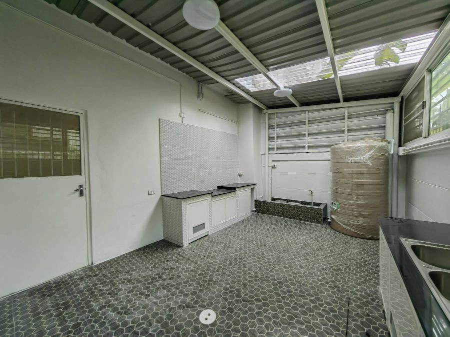 ให้เช่าโฮมออฟฟิศ 4 ชั้น โครงการพลัสพาร์ค อเวนิว ลาซาล-ศรีนครินทร์ ตกแต่งใหม่ สิ่งแวดล้อมดี ใกล้ BTSแบริ่ง และMRTศรีลาซาล