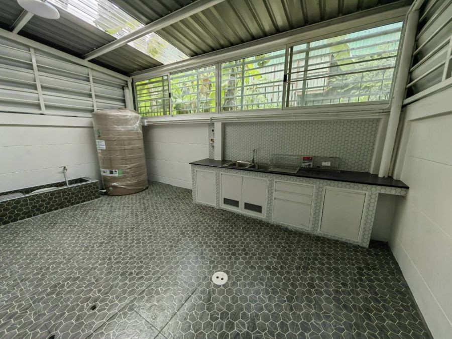 ให้เช่าโฮมออฟฟิศ 4 ชั้น โครงการพลัสพาร์ค อเวนิว ลาซาล-ศรีนครินทร์ ตกแต่งใหม่ สิ่งแวดล้อมดี ใกล้ BTSแบริ่ง และMRTศรีลาซาล