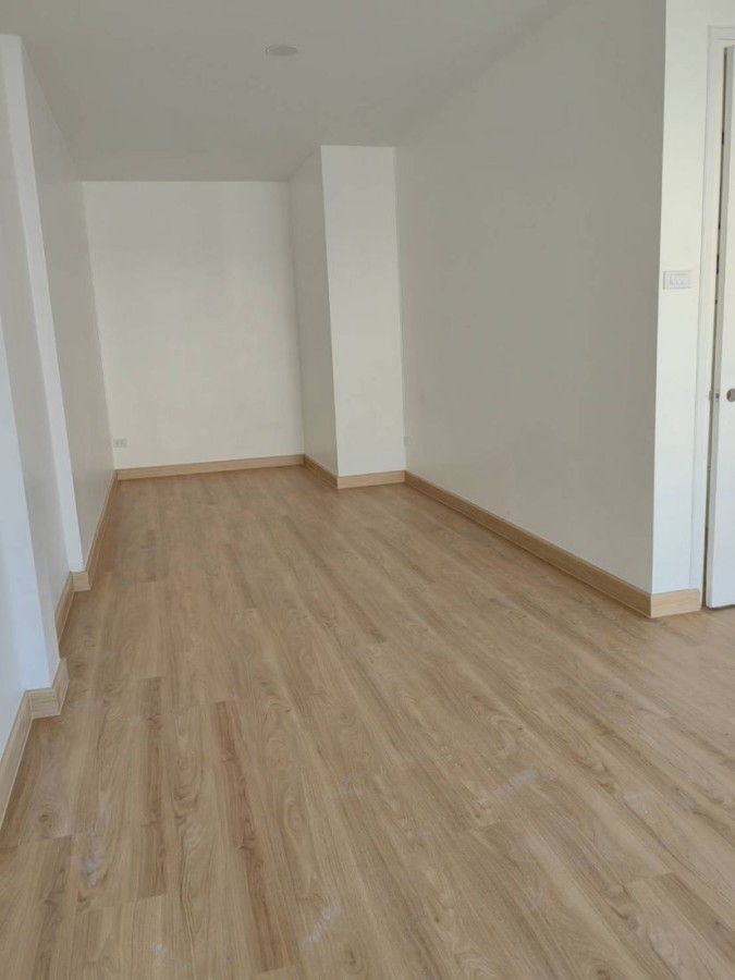 ให้เช่าโฮมออฟฟิศ 4 ชั้น โครงการพลัสพาร์ค อเวนิว ลาซาล-ศรีนครินทร์ ตกแต่งใหม่ สิ่งแวดล้อมดี ใกล้ BTSแบริ่ง และMRTศรีลาซาล