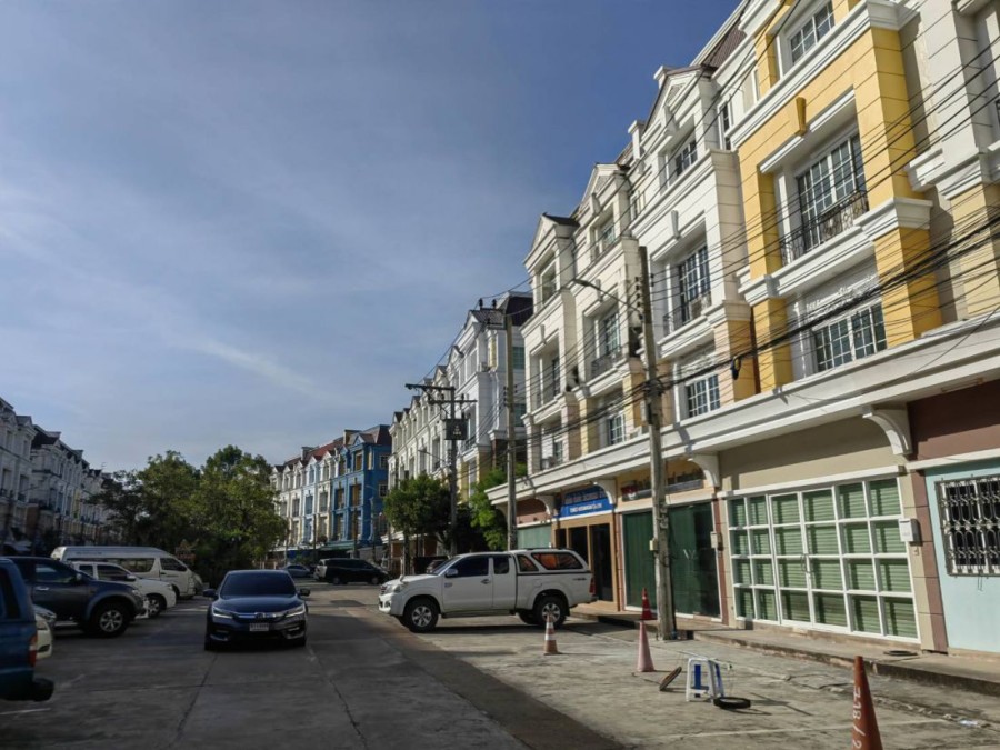 ให้เช่าโฮมออฟฟิศ 4 ชั้น โครงการพลัสพาร์ค อเวนิว ลาซาล-ศรีนครินทร์ ตกแต่งใหม่ สิ่งแวดล้อมดี ใกล้ BTSแบริ่ง และMRTศรีลาซาล