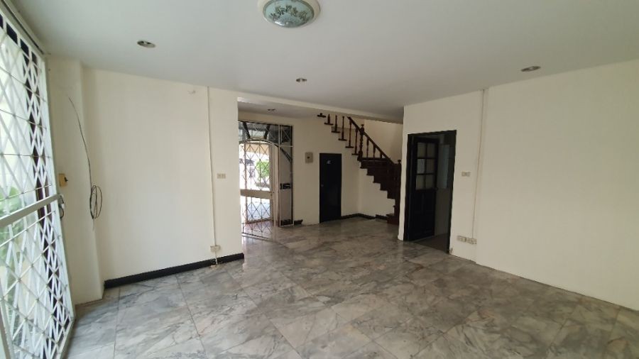 ขายบ้าน 4 ชั้น 49 ตรว. ซอยสุวรรณมณี (ประชาอุทิศ 23)  ใกล้สี่แยกเหม่งจ๋าย และโรงเรียนนานาชาติ KIS International School