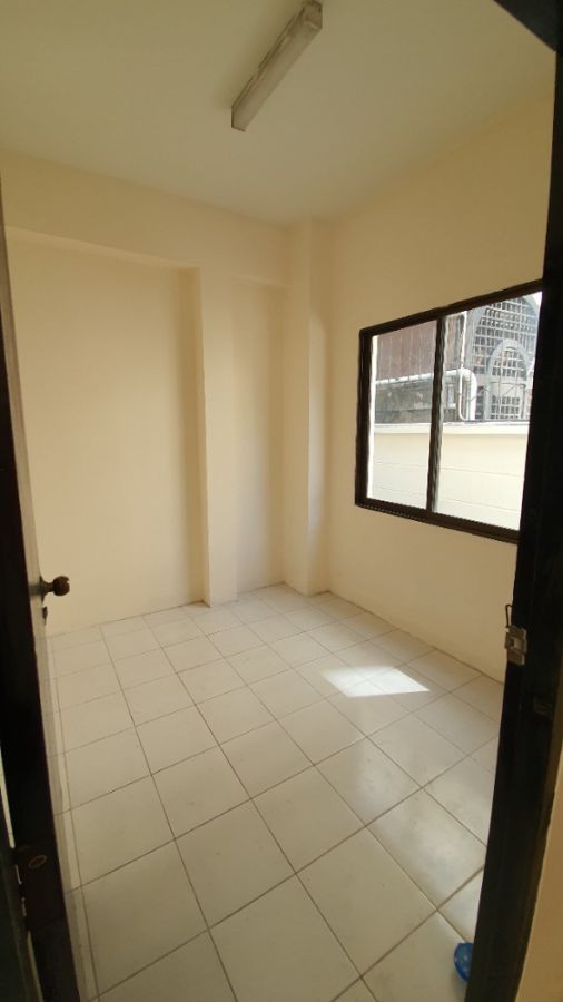 ขายบ้าน 4 ชั้น 49 ตรว. ซอยสุวรรณมณี (ประชาอุทิศ 23)  ใกล้สี่แยกเหม่งจ๋าย และโรงเรียนนานาชาติ KIS International School