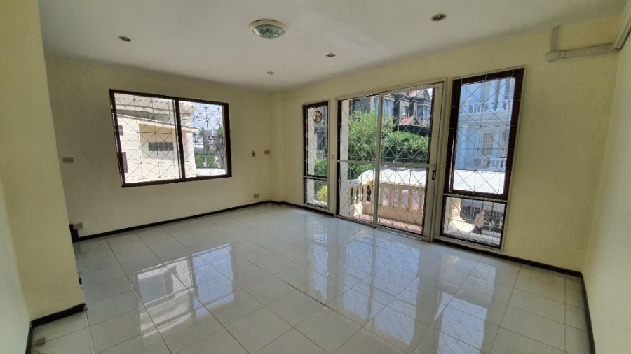 ขายบ้าน 4 ชั้น 49 ตรว. ซอยสุวรรณมณี (ประชาอุทิศ 23)  ใกล้สี่แยกเหม่งจ๋าย และโรงเรียนนานาชาติ KIS International School