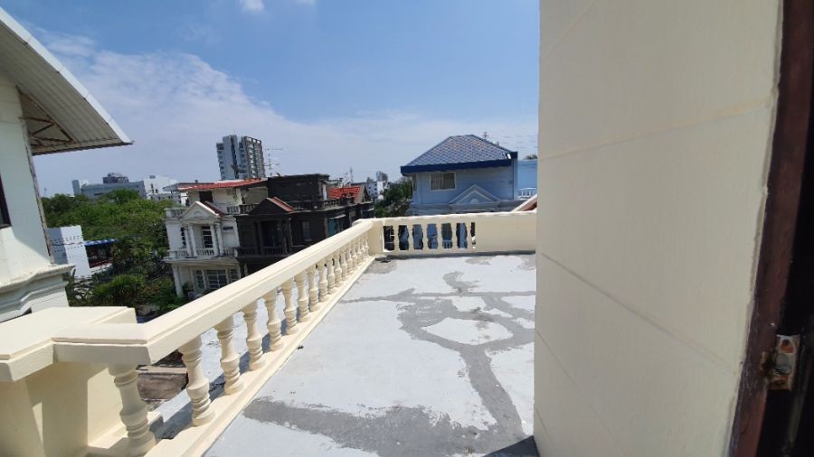 ขายบ้าน 4 ชั้น 49 ตรว. ซอยสุวรรณมณี (ประชาอุทิศ 23)  ใกล้สี่แยกเหม่งจ๋าย และโรงเรียนนานาชาติ KIS International School