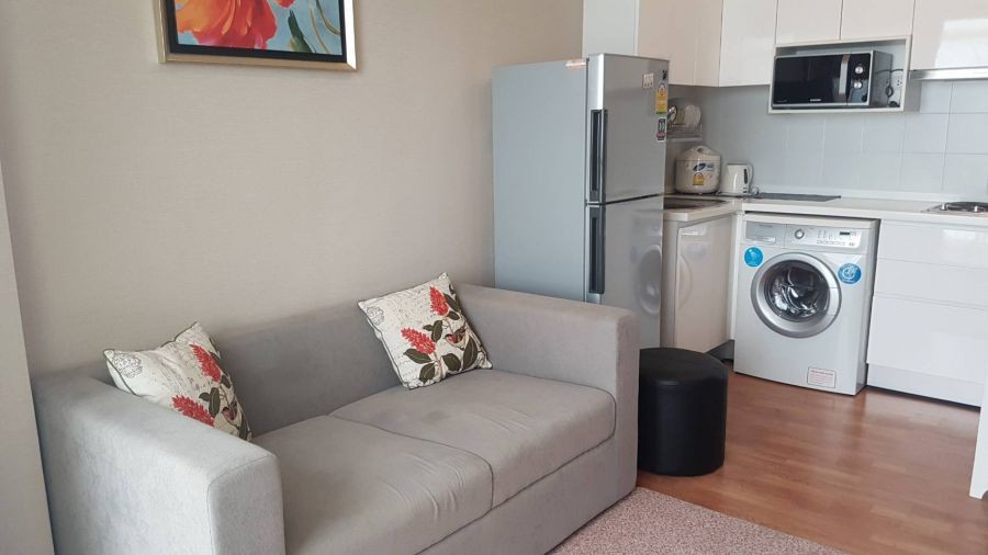 เดอะโคสต์คอนโด ขนาด 2 นอน 1 น้ำ  ตั้งอยู่สี่แยกบางนา วิวไบเทคและรถไฟฟ้า  ตกแต่งสวยพร้อมด้วยเฟอร์นิเจอร์