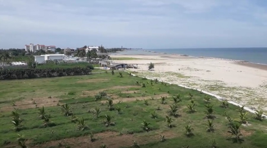 ขายที่ดินติดทะเล 14-2-40 ไร่ ติดกับรีสอร์ทเวลาวิลล่าชะอำ อำเภอบ้านแหลม จังหวัดเพชรบุรี 