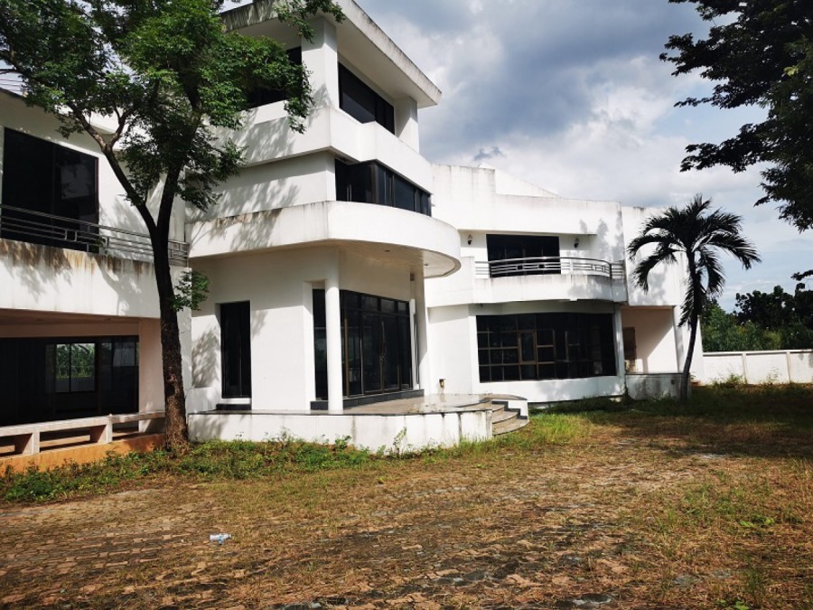 ขายบ้านเดี่ยวบนที่ดิน 422 ตรว. ติดถนน ซ.ทวีวัฒนา-กาญจนาภิเษก 10/2 ปากซอยทางเข้าบ้านสวยริมธาร โครงการ 3-4   