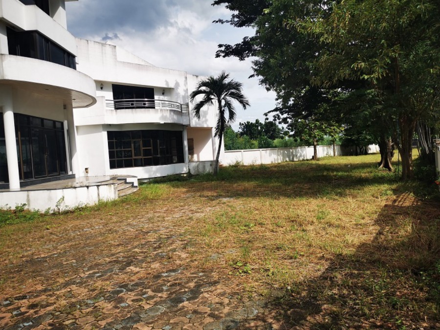 ขายบ้านเดี่ยวบนที่ดิน 422 ตรว. ติดถนน ซ.ทวีวัฒนา-กาญจนาภิเษก 10/2 ปากซอยทางเข้าบ้านสวยริมธาร โครงการ 3-4   