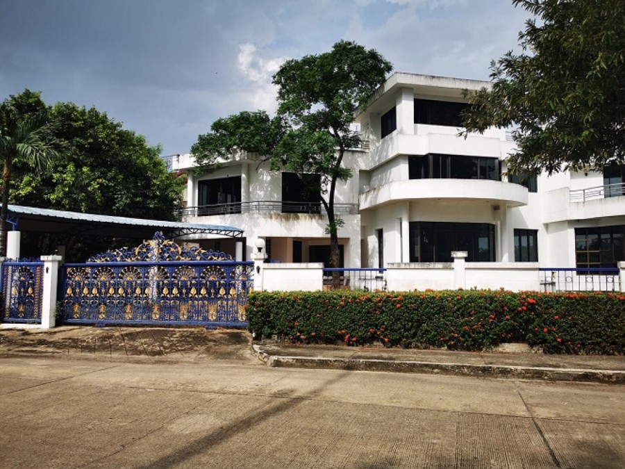 ขายบ้านเดี่ยวบนที่ดิน 422 ตรว. ติดถนน ซ.ทวีวัฒนา-กาญจนาภิเษก 10/2 ปากซอยทางเข้าบ้านสวยริมธาร โครงการ 3-4   