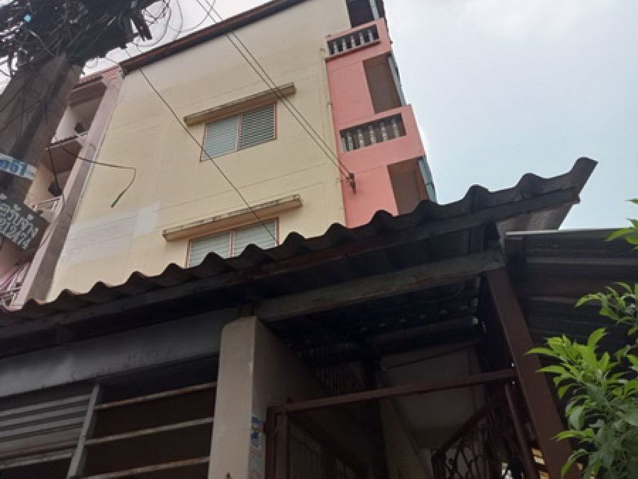 อพาร์ทเม้นท์  4  ชั้น ซอย รามคำแหง 58 ถนนรามคำแหง แขวงหัวหมาก เขตบางกะปิ กรุงเทพมหานคร