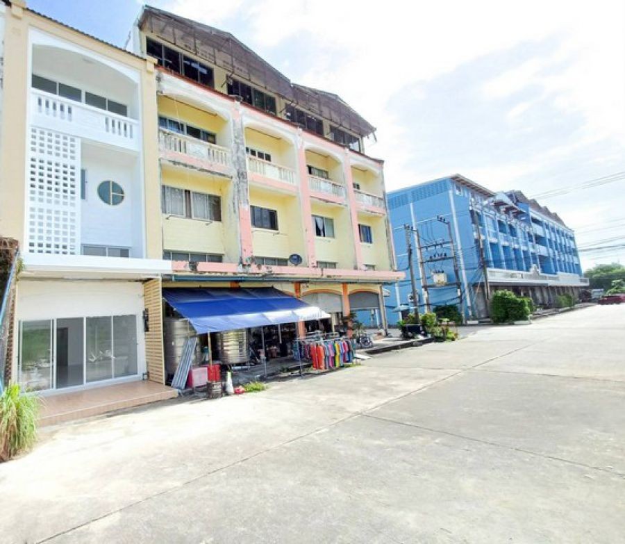 ตึกอาคารพาณิชย์ 3 ชั้นครึ่ง สี่แยกมาบตาพุด ค้าขายได้ ผ่อนเพียง 8000 บาท