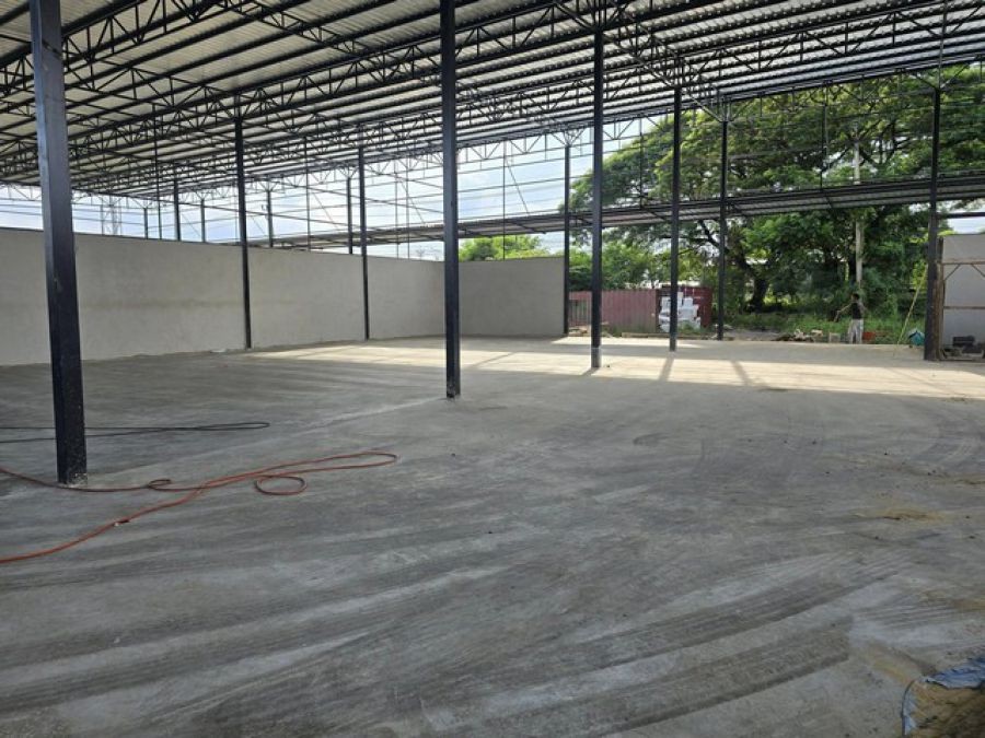 ให้เช่าโกดังสร้างใหม่พร้อมสำนักงาน พื้นที่ 550 ตารางเมตร ถนนนิมิตรใหม่ เข้าซอย 50 เมตร รถใหญ่ 6-10 ล้อ เข้า-ออกสะดวก ใกล้วงแหวนฝั่งตะวันออก