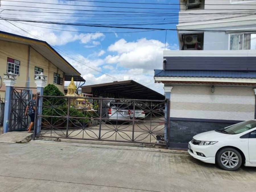 ขายอพาร์ทเม้นท์  ลาดกระบัง  เนื้อที่  327 ตรว. มีสองตึก  ตึกล่ะ 45  ห้อง  สองตึก  รวม  ทั้งหมด  90  ห้อง