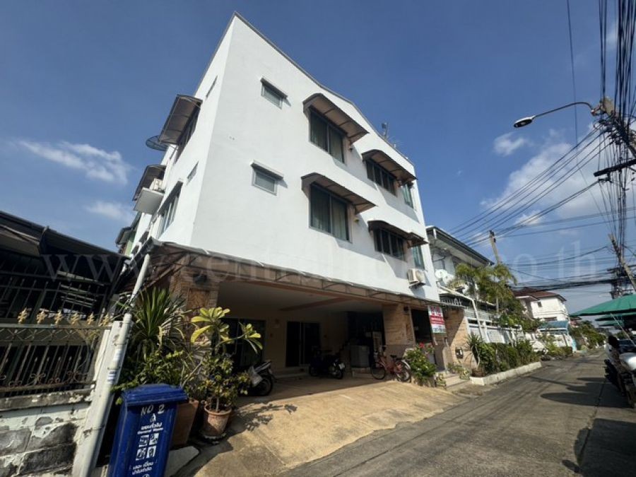 หอพัก 3 ชั้นครึ่ง หมู่บ้านเสนานิเวศน์ 2 ซอยประเสริฐมนูกิจ 27