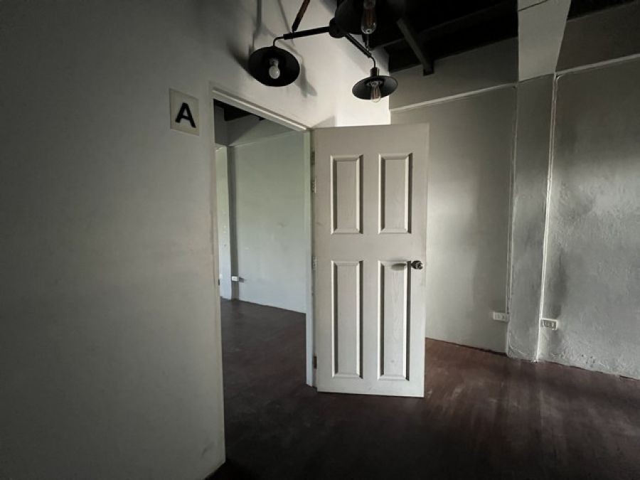 ขายและเช่า อาคารพาณิชย์ 3 ชั้นสำหรับทำHOSTEL ถนนวัวลาย  ตำบลหายยา อำเภอเมือง  เชียงใหม่