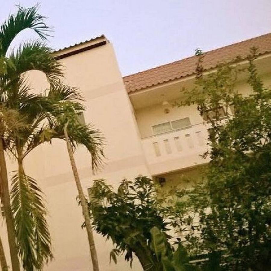 ห้องเช่านงลักษณ์แมนชั่น อุบล ตั้งอยู่ใจกลางเมืองอุบลราชธานี ราคาห้องแอร์ 3500 และพัดลมเริ่มต้นที่ 2,800 บาท