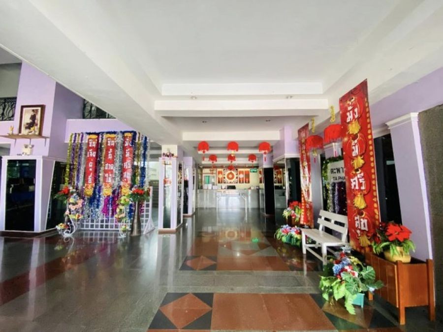 ขายโรงแรม 86 ห้อง เนื้อที่ 3 ไร่ 1 งาน 75 ตรว. ตรงข้ามสถานีรถไฟตะพานหิน ถนนชมฐีระเวช อ.ตะพานหิน จ.พิจิตร