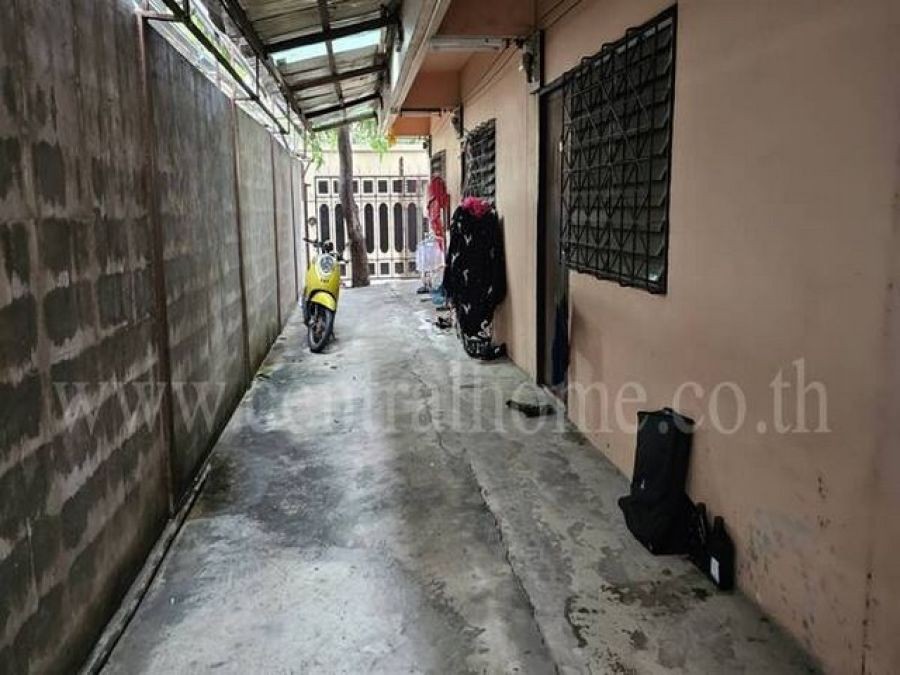 อพาร์ทเม้นท์ 3 ชั้น ซอยบรมราชชนนี 28 ขายพร้อมผู้เช่า