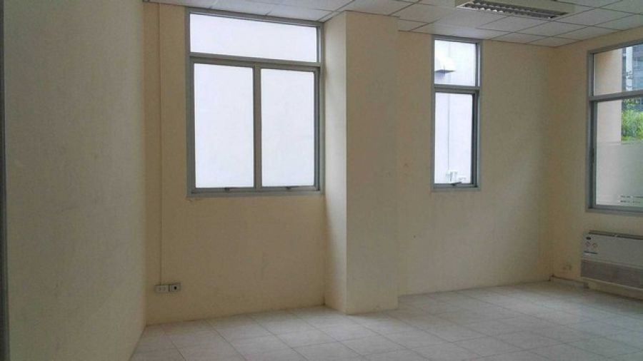 ออฟฟิศให้เช่าสุขุมวิท เอกมัย อาคารคอมโพแม็ค รถไฟฟ้าบีทีเอสสถานีเอกมัย O2,512,59O9,  O84,543,4833 www.irentoffice.com