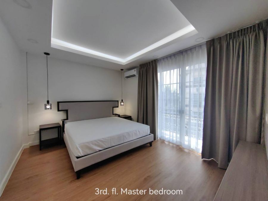 ให้เช่าบ้าน/โฮมออฟฟิศ 4 ชั้น โครงการพลัสพาร์ค อเวนิว ลาซาล-ศรีนครินทร์  ตกแต่งใหม่ สิ่งแวดล้อมดี ใกล้ BTSแบริ่ง และMRTศรีลาซาล