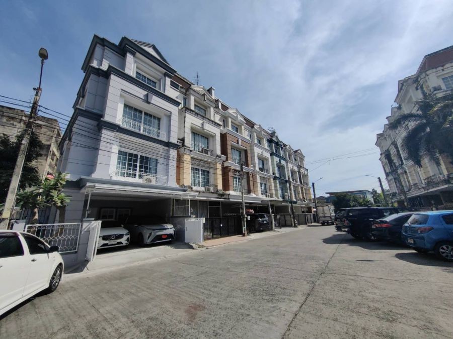 ให้เช่าบ้าน/โฮมออฟฟิศ 4 ชั้น โครงการพลัสพาร์ค อเวนิว ลาซาล-ศรีนครินทร์  ตกแต่งใหม่ สิ่งแวดล้อมดี ใกล้ BTSแบริ่ง และMRTศรีลาซาล