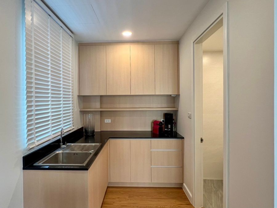 ให้เช่าบ้าน/โฮมออฟฟิศ 4 ชั้น โครงการพลัสพาร์ค อเวนิว ลาซาล-ศรีนครินทร์  ตกแต่งใหม่ สิ่งแวดล้อมดี ใกล้ BTSแบริ่ง และMRTศรีลาซาล