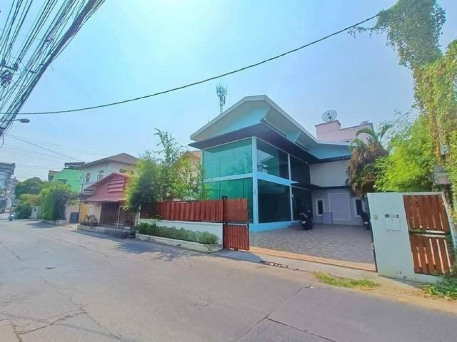 ให้เช่าอาคาร 2 ชั้น  ซอยลาดพร้าว 87 เลีบยด่วน ที่ดิน 101 ตารางวา พื้นที่ใช้สอย 400 ตารางเมตร อาคาร 2 ชั้น 5 ห้องทำงาน 2 ห้องน้ำ