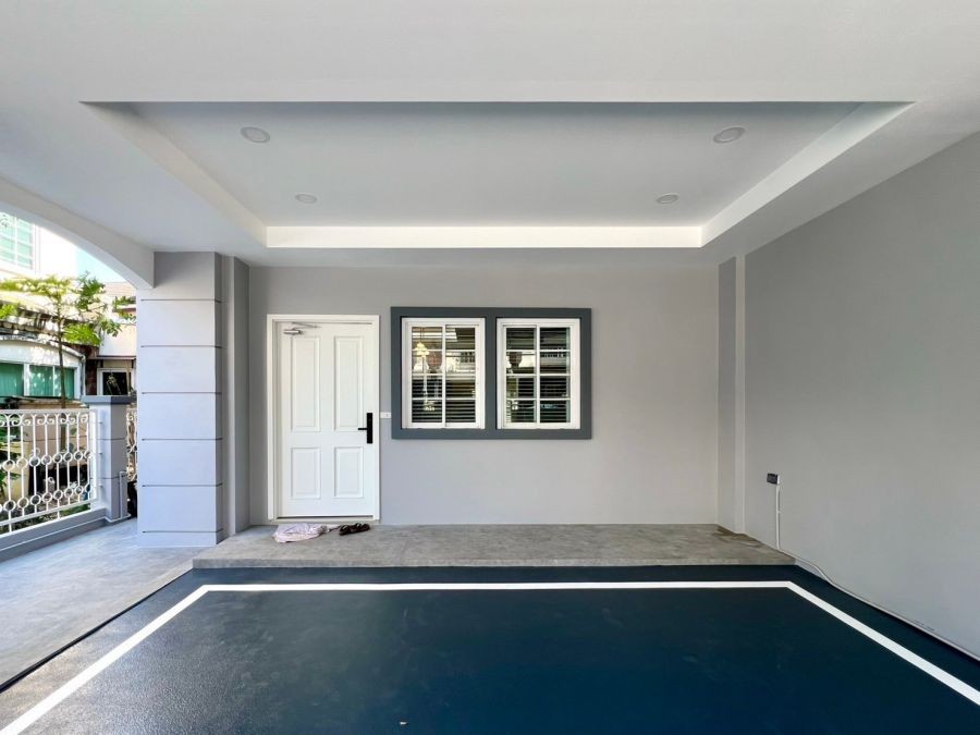 ให้เช่าบ้าน/โฮมออฟฟิศ 4 ชั้น โครงการพลัสพาร์ค อเวนิว ลาซาล-ศรีนครินทร์  ตกแต่งใหม่ สิ่งแวดล้อมดี ใกล้ BTSแบริ่ง และMRTศรีลาซาล