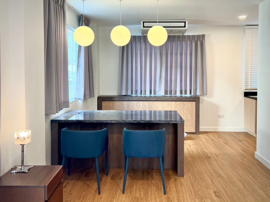 ให้เช่าบ้าน/โฮมออฟฟิศ 4 ชั้น โครงการพลัสพาร์ค อเวนิว ลาซาล-ศรีนครินทร์  ตกแต่งใหม่ สิ่งแวดล้อมดี ใกล้ BTSแบริ่ง และMRTศรีลาซาล