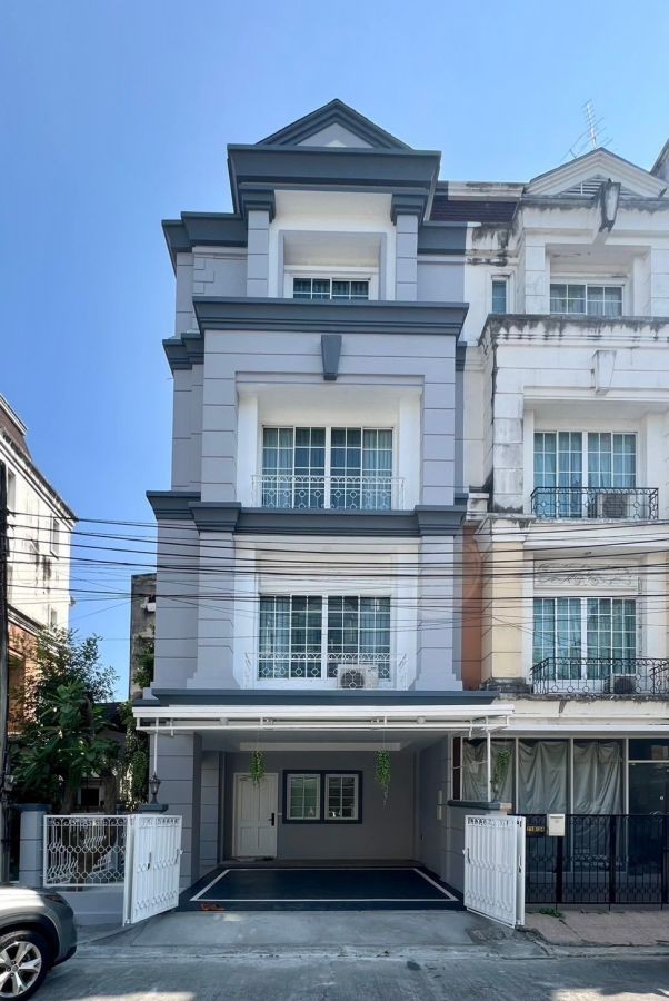 ให้เช่าบ้าน/โฮมออฟฟิศ 4 ชั้น โครงการพลัสพาร์ค อเวนิว ลาซาล-ศรีนครินทร์  ตกแต่งใหม่ สิ่งแวดล้อมดี ใกล้ BTSแบริ่ง และMRTศรีลาซาล