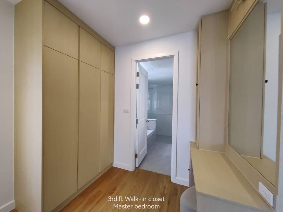 ให้เช่าบ้าน/โฮมออฟฟิศ 4 ชั้น โครงการพลัสพาร์ค อเวนิว ลาซาล-ศรีนครินทร์  ตกแต่งใหม่ สิ่งแวดล้อมดี ใกล้ BTSแบริ่ง และMRTศรีลาซาล