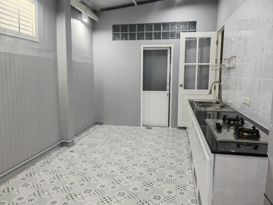 ให้เช่าบ้าน/โฮมออฟฟิศ 4 ชั้น โครงการพลัสพาร์ค อเวนิว ลาซาล-ศรีนครินทร์  ตกแต่งใหม่ สิ่งแวดล้อมดี ใกล้ BTSแบริ่ง และMRTศรีลาซาล