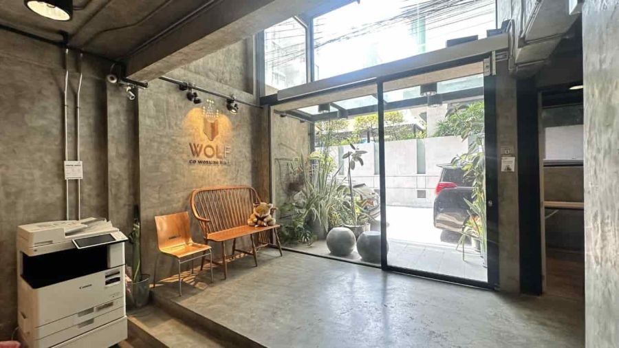 อาคารสวยทันสมัย 5 ชั้น มีลิฟท์ รีโนเวทใหม่ ย่านสีลม ทำเลดี ใจกลางเมืองกรุงเทพ ใกล้ BTS ห้าง ทางด่วนฯ