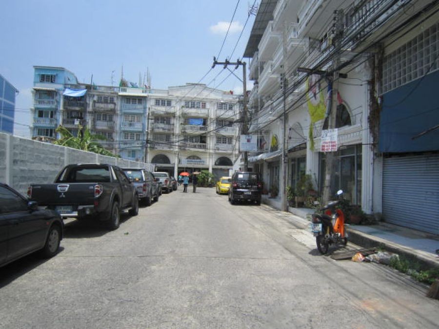 ขายพร้อมผู้เช่าอาคารพานิชย์ 4ชั้นครึ่ง มีดาดฟ้า 4นอน 3น้ำ  ถนนสุขุมวิท 101  ซอยปุณณวิถี 22 ใกล้ BTS ปุณณวิ