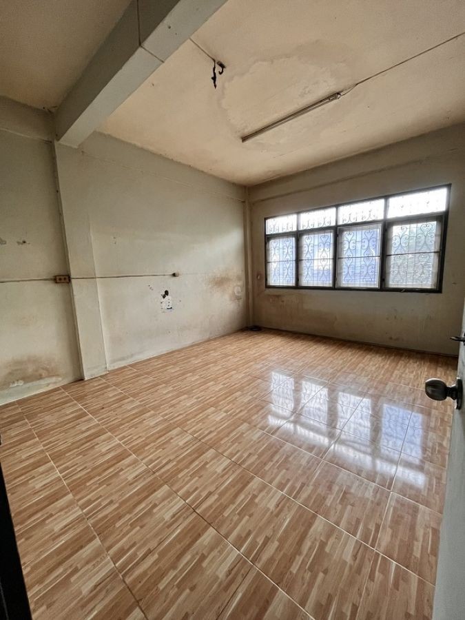 ขายพร้อมผู้เช่าอาคารพานิชย์ 3ชั้น ซอยวัดไผ่เงิน ถนนสาธุประดิษฐ์ 20 เข้าทางซอยจันทร์  43 แยก 26 ใกล้ทางด่วนด่านสาธุประดิษฐ์