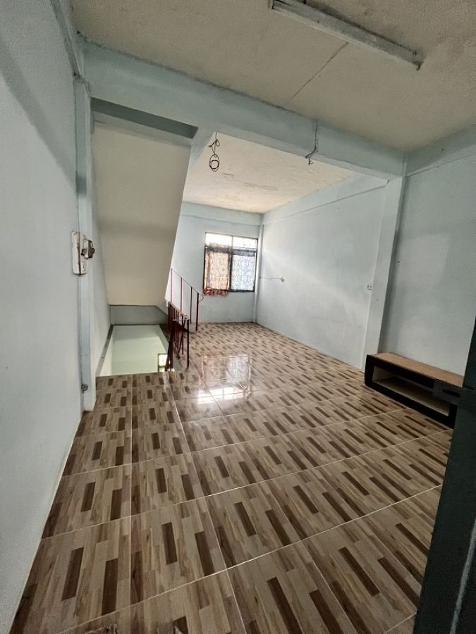 ขายพร้อมผู้เช่าอาคารพานิชย์ 3ชั้น ซอยวัดไผ่เงิน ถนนสาธุประดิษฐ์ 20 เข้าทางซอยจันทร์  43 แยก 26 ใกล้ทางด่วนด่านสาธุประดิษฐ์