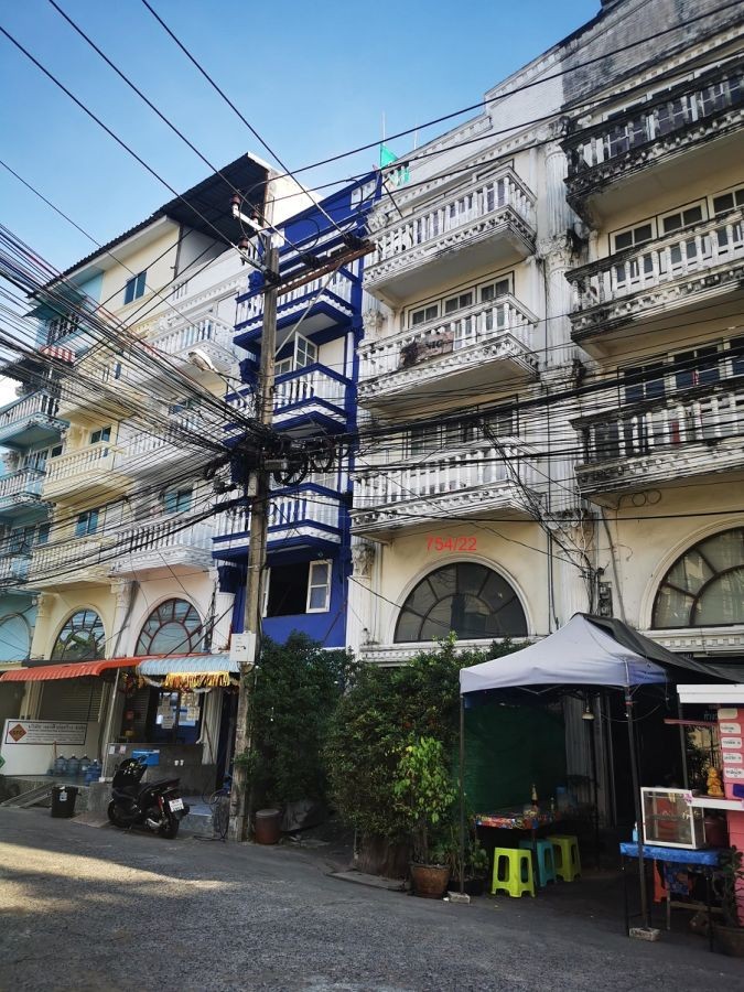 ขายพร้อมผู้เช่าอาคารพานิชย์ 4ชั้นครึ่ง มีดาดฟ้า 4นอน 3น้ำ  ถนนสุขุมวิท 101  ซอยปุณณวิถี 22 ใกล้ BTS ปุณณวิ