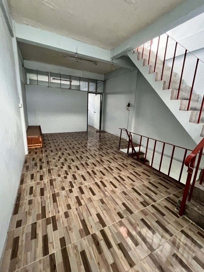 ขายพร้อมผู้เช่าอาคารพานิชย์ 3ชั้น ซอยวัดไผ่เงิน ถนนสาธุประดิษฐ์ 20 เข้าทางซอยจันทร์  43 แยก 26 ใกล้ทางด่วนด่านสาธุประดิษฐ์