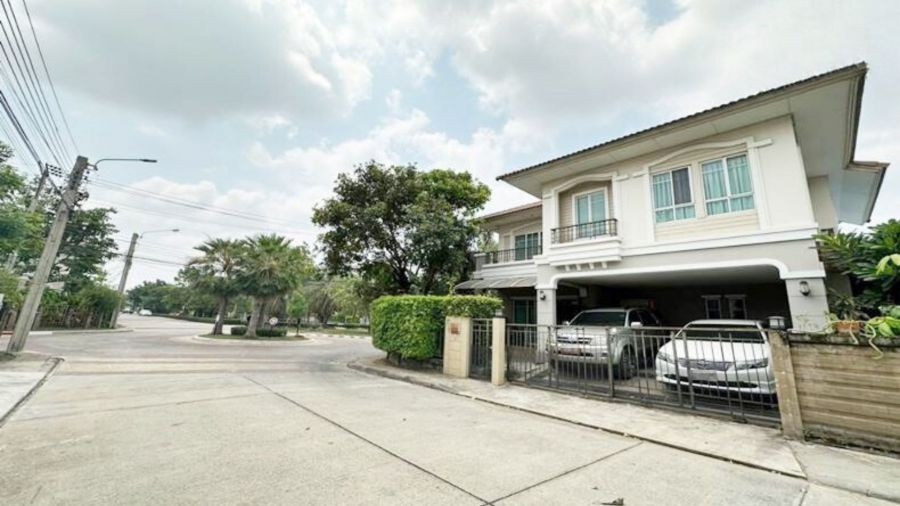 ขายบ้านเดี่ยว 2 ชั้น ในหมู่บ้านภัสสรเพรสทีจ อ่อนนุช-เฉลิมพระเกียรติ ขนาด 64.7 ตร.ว. 3 ห้องนอน 3 ห้องน้ำ  พร้อมเฟอร์นิเจอร์ สิ่งแวดล้อมดี