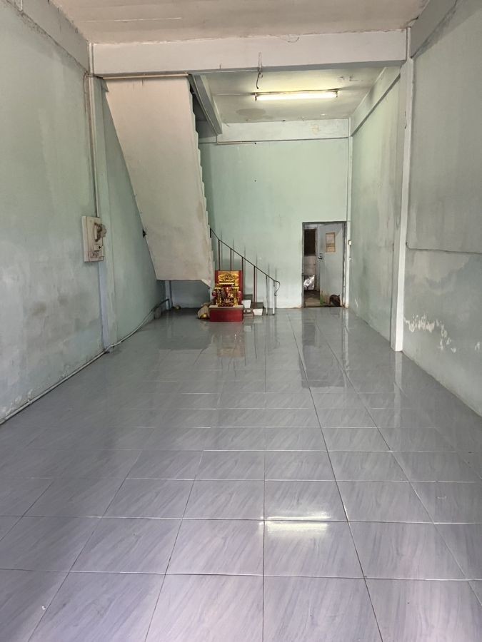 ขายพร้อมผู้เช่าอาคารพานิชย์ 3ชั้น ซอยวัดไผ่เงิน ถนนสาธุประดิษฐ์ 20 เข้าทางซอยจันทร์  43 แยก 26 ใกล้ทางด่วนด่านสาธุประดิษฐ์