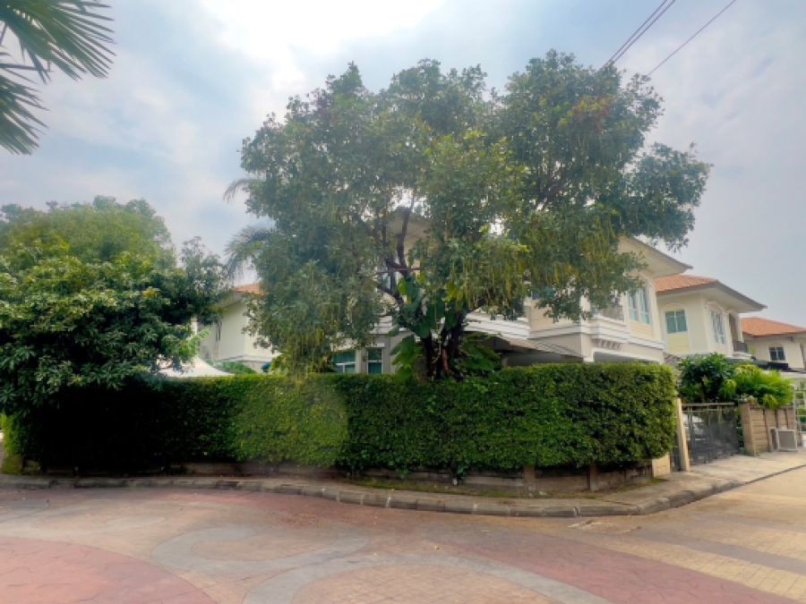 ขายบ้านเดี่ยว 2 ชั้น ในหมู่บ้านภัสสรเพรสทีจ อ่อนนุช-เฉลิมพระเกียรติ ขนาด 64.7 ตร.ว. 3 ห้องนอน 3 ห้องน้ำ  พร้อมเฟอร์นิเจอร์ สิ่งแวดล้อมดี