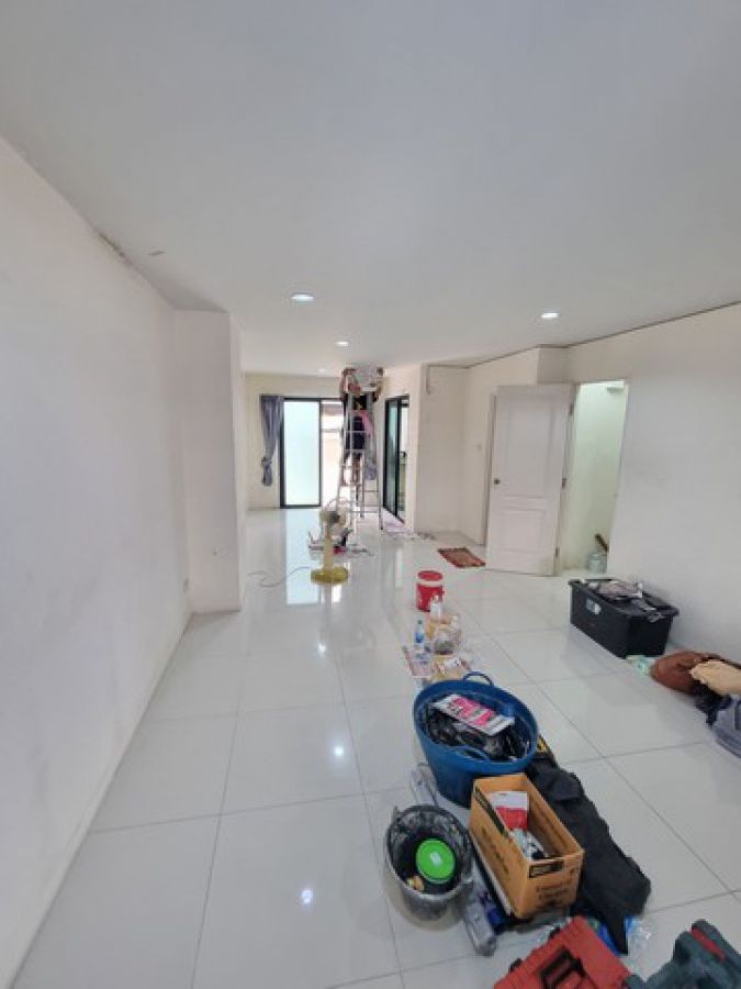 ขาย ทาวน์โอม3ชั้น  บางบัวทอง บ้านกล้วย  ราคา 3.8 บาท