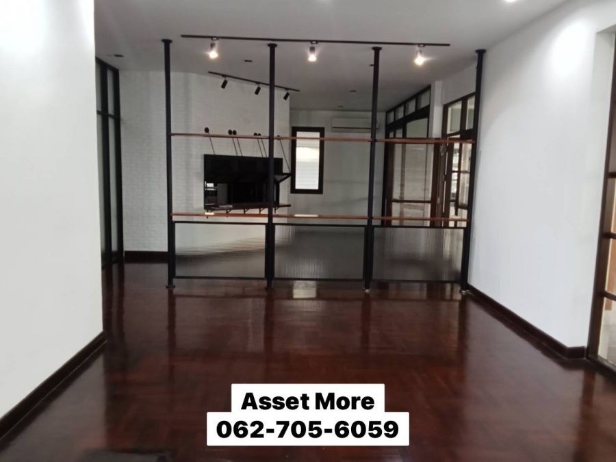 ปล่อยเช่าบ้านเดี่ยว2ชั้น (ซอยพหลโยธิน9 สามารถทะลุซอยอารีย์ได้)   ขนาด200ตารางวา ใกล้BTSอารีย์ ,สะพานควาย   เขตพญาไท แขวงสามเสนใน