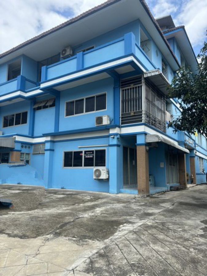 ขายอพาร์ทเมนท์  ขนาด 220 ตรว.อาคารขนาด1498 ตรม. จำนวน45ห้อง 4 ชั้น ผู้เช่าเต็มทุกห้อง