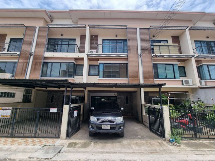 ขาย ทาวน์โอม3ชั้น  บางบัวทอง บ้านกล้วย  ราคา 3.8 บาท