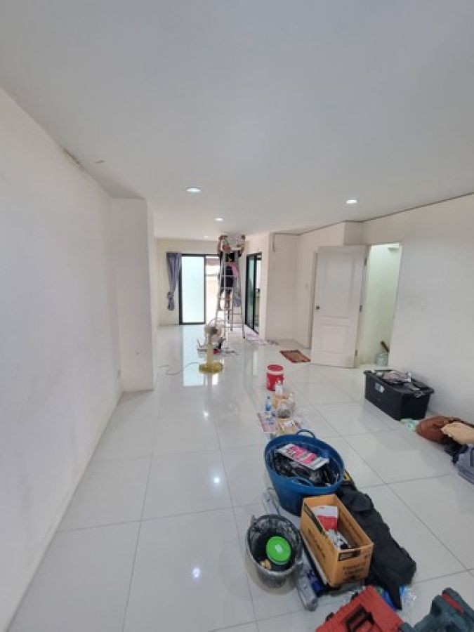 ขายขาดทุนด่วน  ทาวน์โอม3ชั้น  บางบัวทอง บ้านกล้วย - ไทรน้อย  ราคา 2.5 บาท